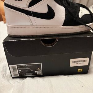 Nike Air Jordan 1 Mid SE Black and White Athletic Shoes